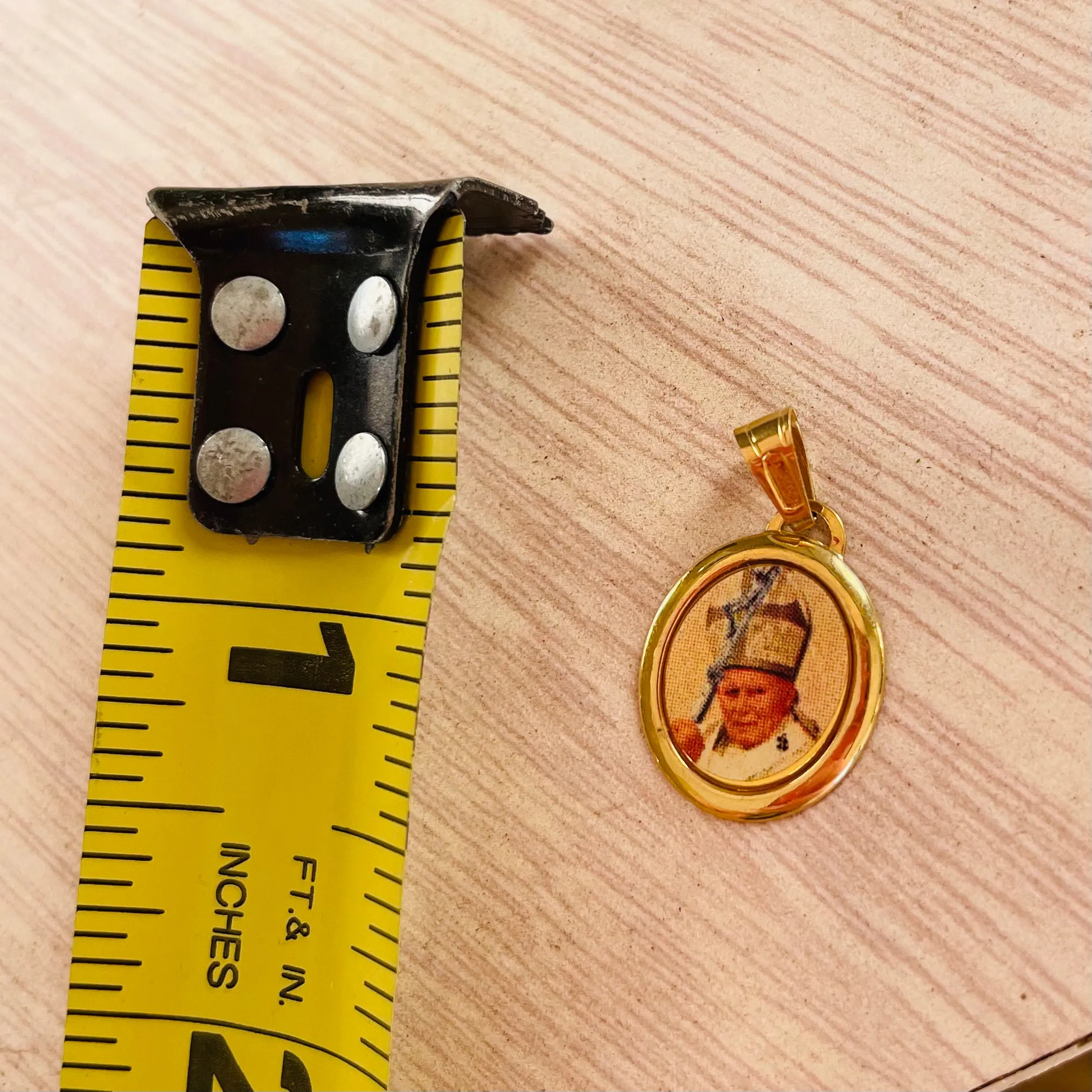 18K 750 Gold 585 Bail Pope Juan Pablo II Segundo Catholic Religious Pendant .6g