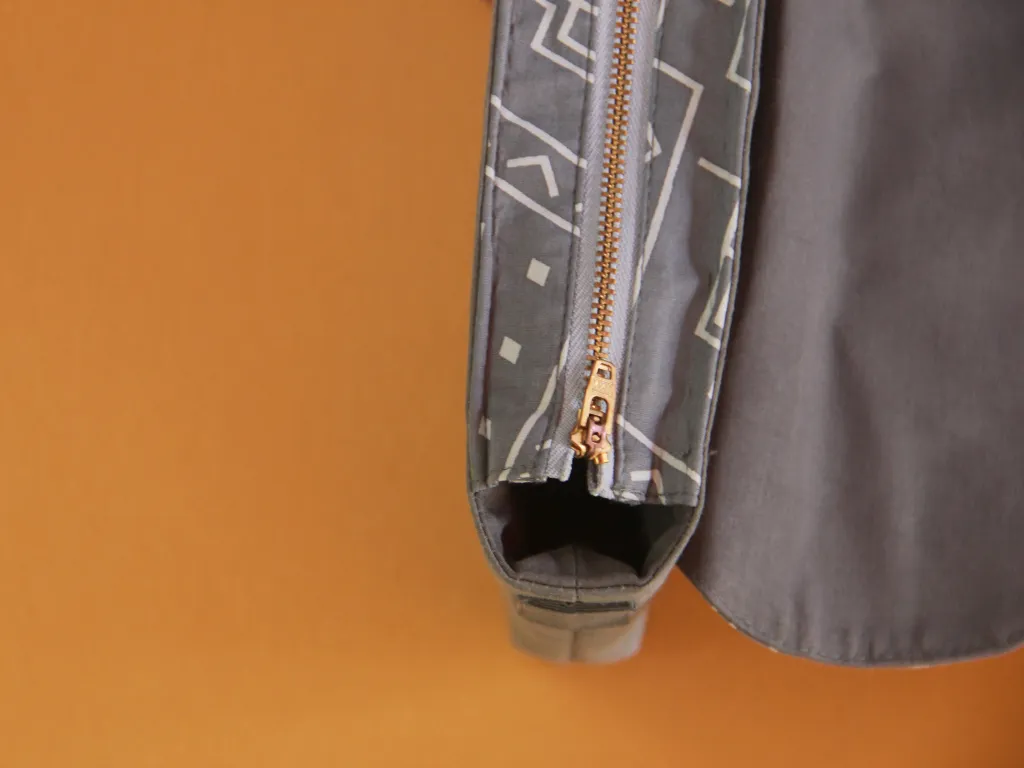Alanji Sling Clutch - Binonduk Grey