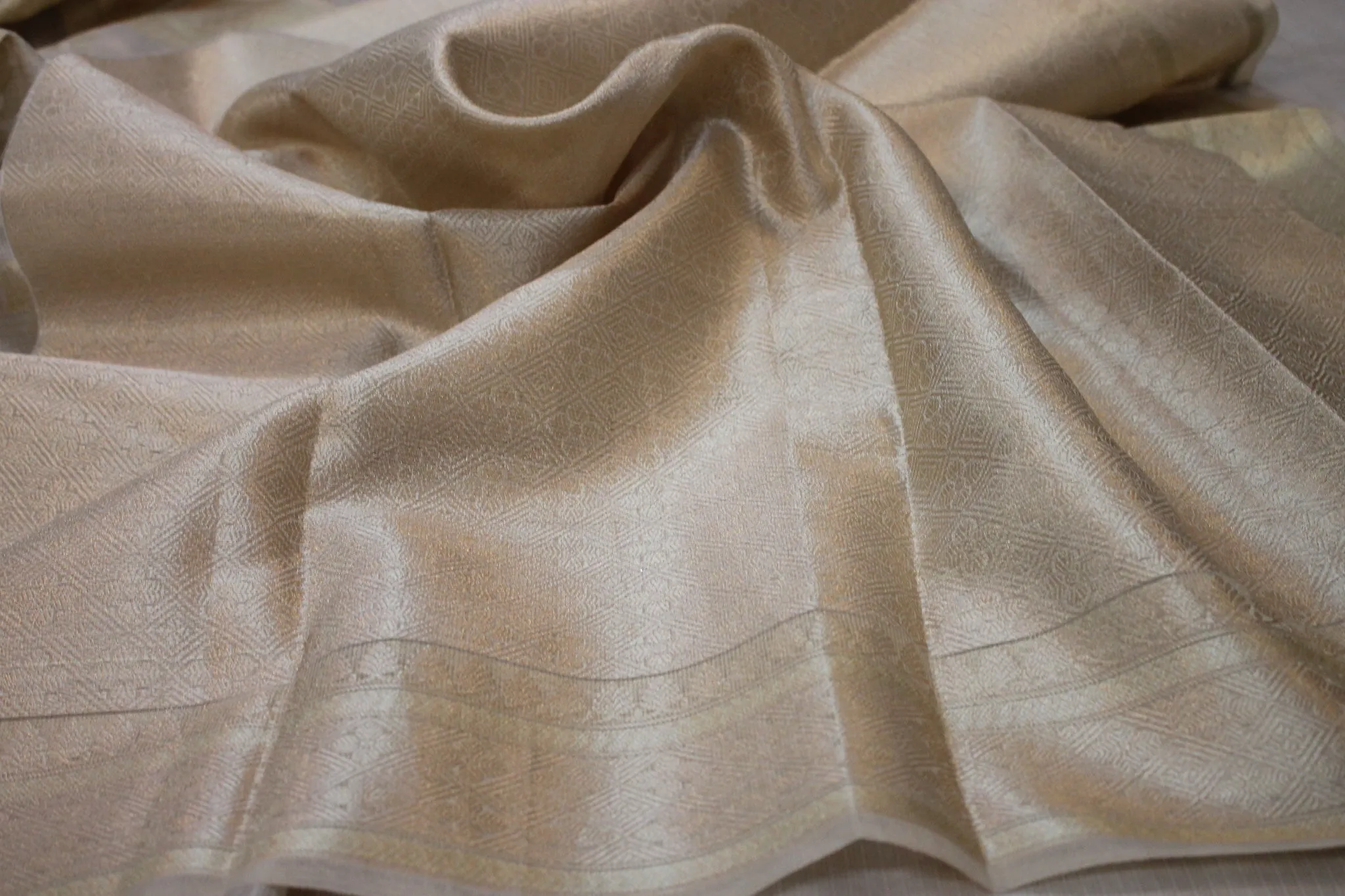 Exquisite Creme Pure Tissue Silk Handloom Banarasi Sari