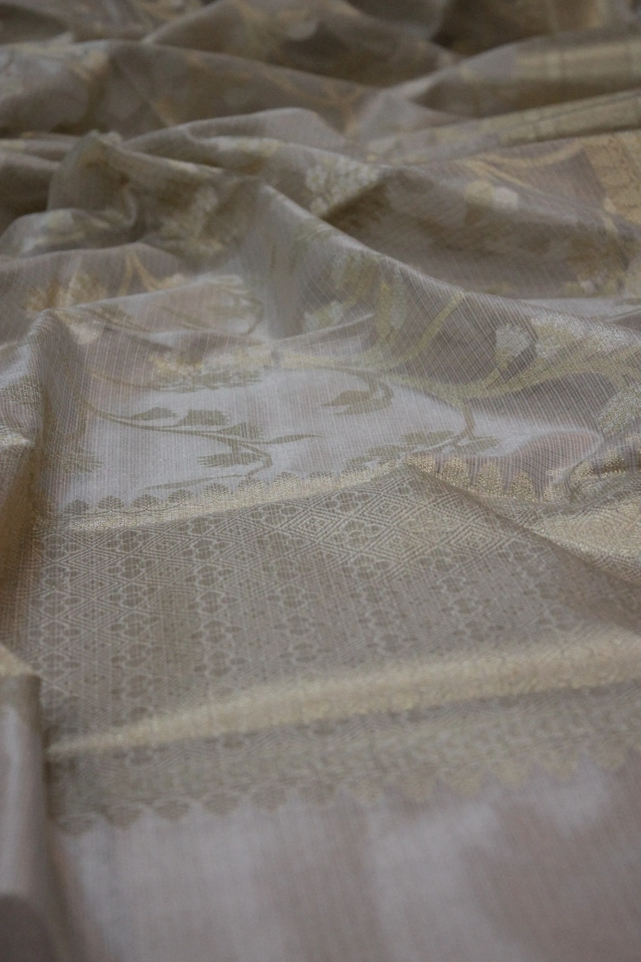Exquisite Creme Pure Tissue Silk Handloom Banarasi Sari