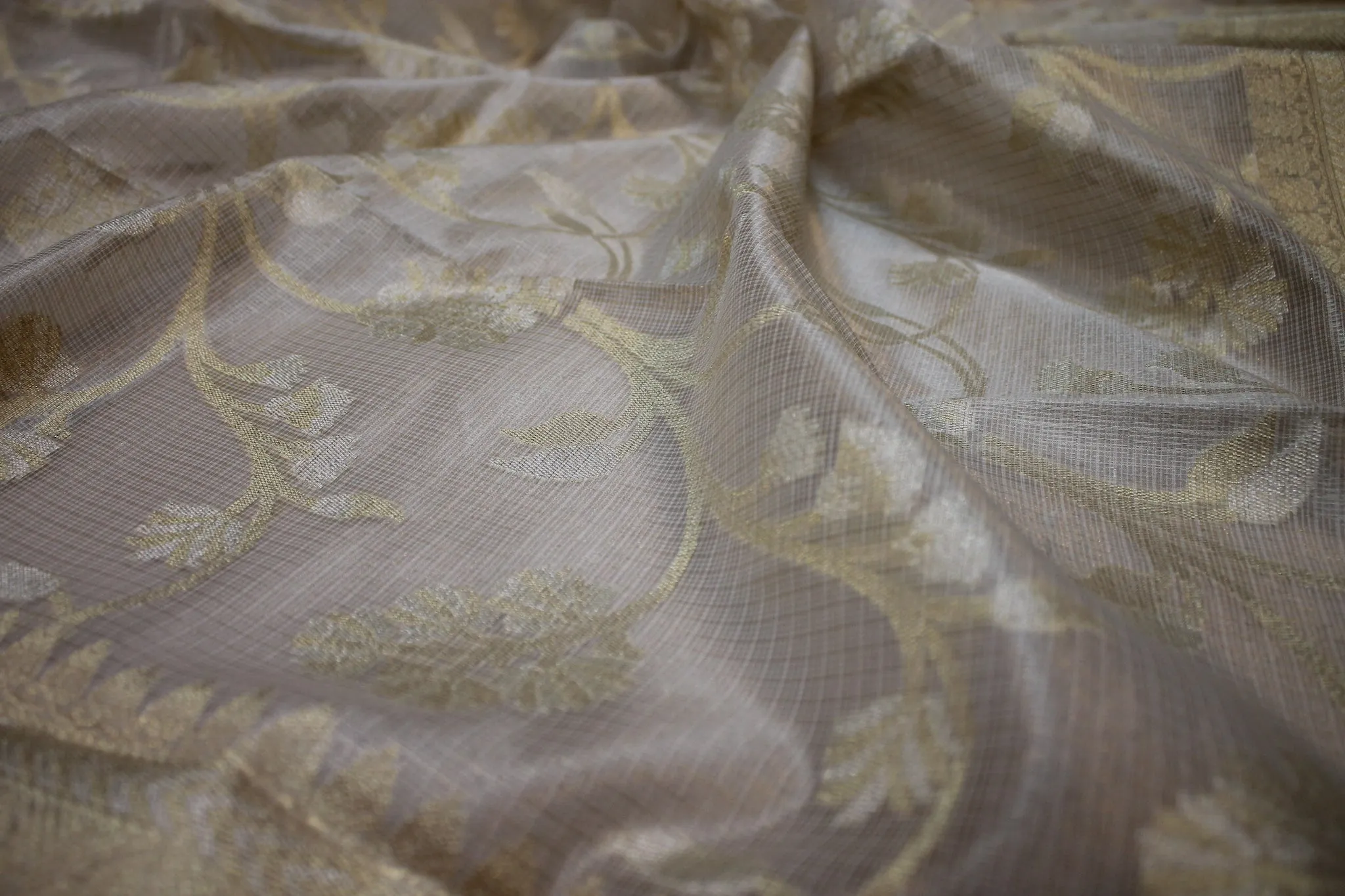 Exquisite Creme Pure Tissue Silk Handloom Banarasi Sari