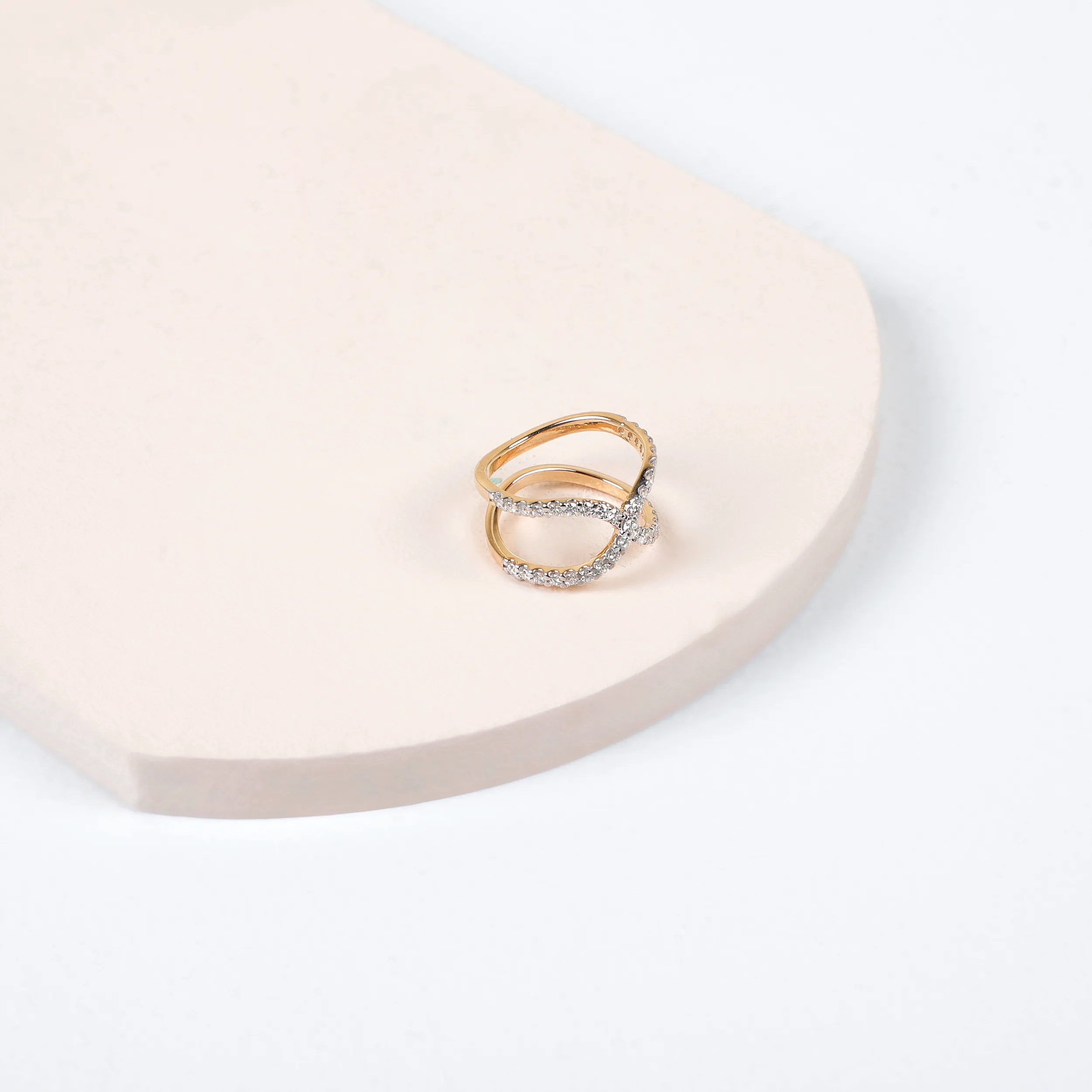Kiss Diamond Midi Ring