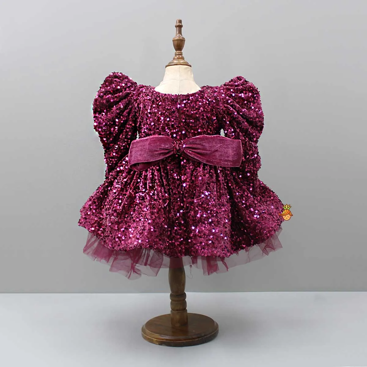 Stylish Sleeves Exquisite Dress With Velvet Hair Clip
